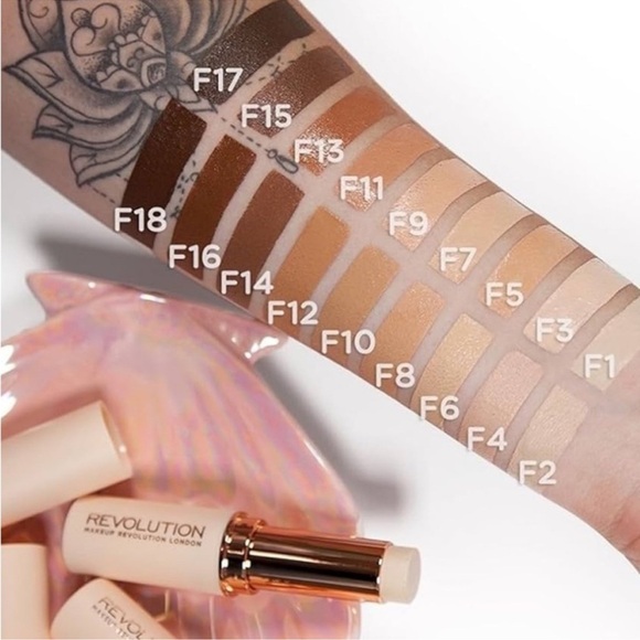 F1 | Makeup Revolution Fast Base Stick Foundation - Picture 4 of 4